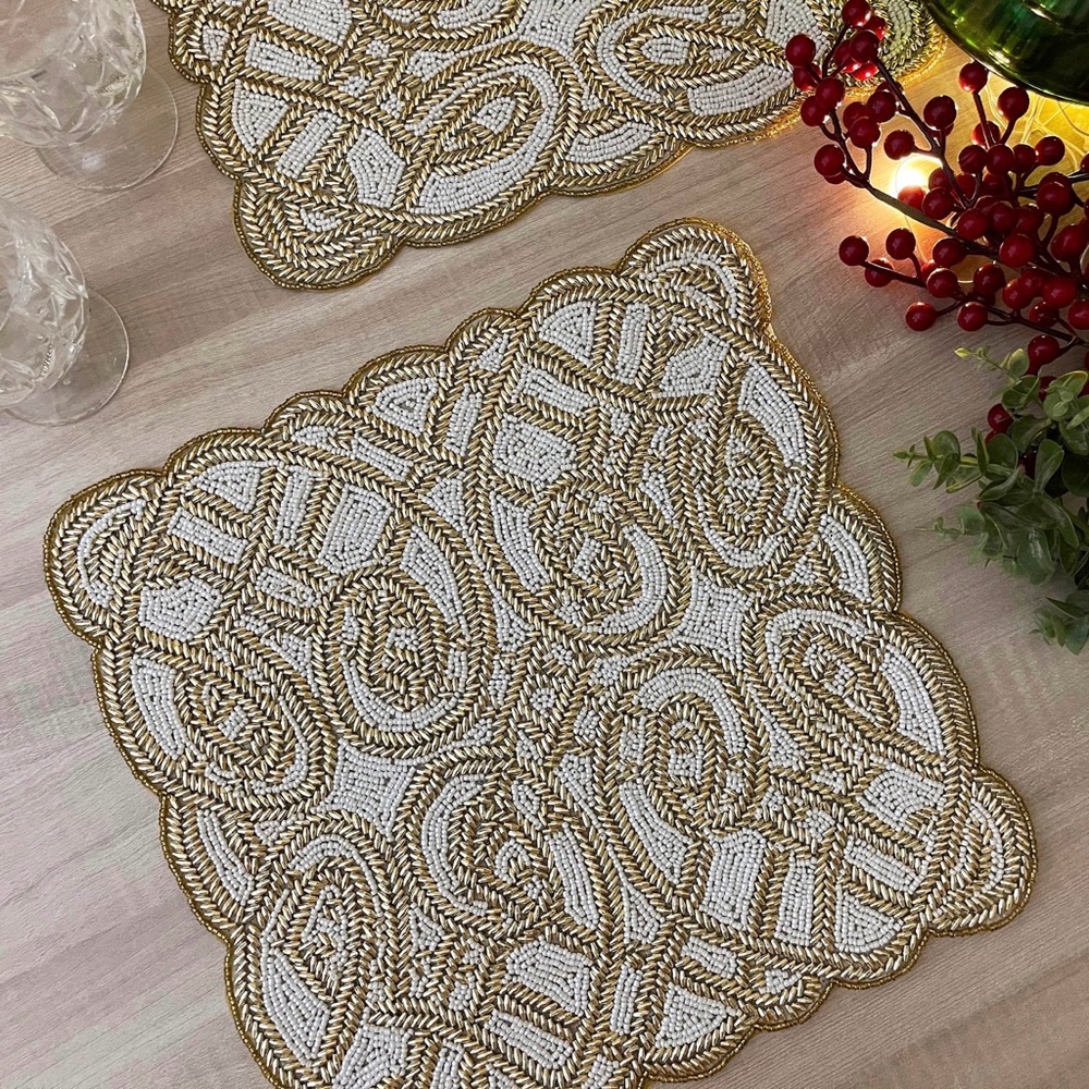 Elegant Gold and White Placemats (6)